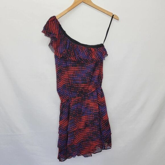 The limited one shoulder with ruffle on bottom - Picture 12 of 16